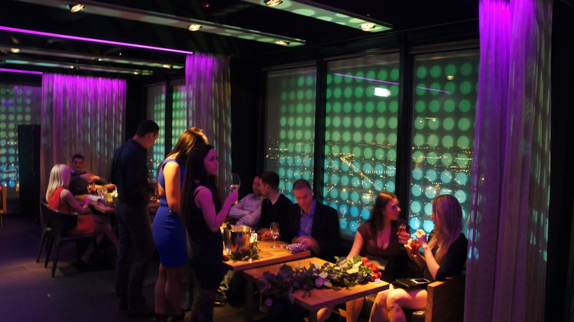 Imagen del bar/restaurante del Hotel The Penthouse. Foto 9