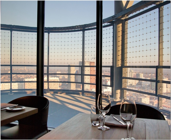 Imagen del bar/restaurante del Hotel The Penthouse, La Haya. Foto 10