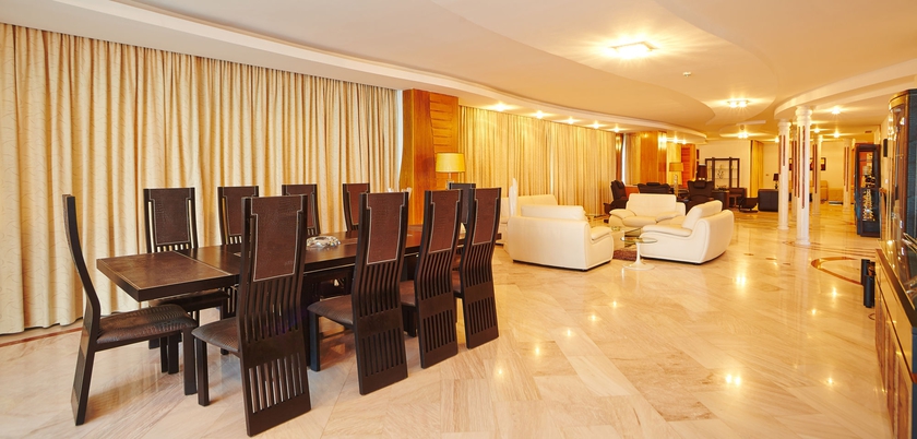 Imagen de los interiores del Hotel The Penthouse Suites. Foto 12