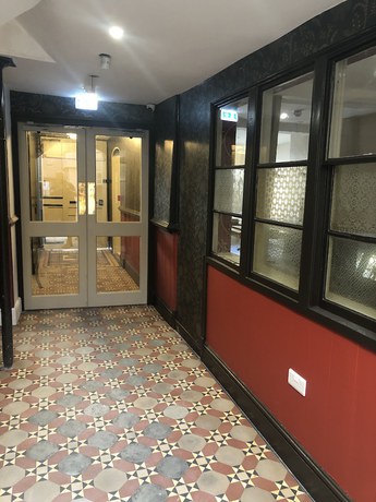 Imagen de los interiores del Hotel The Peppermill. Foto 20