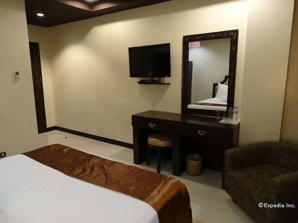 Imagen de la habitación del Hotel The Peridot Suites. Foto 15