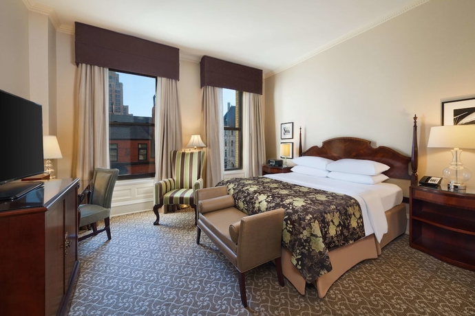 Imagen de la habitación del Hotel The Pfister. Foto 8