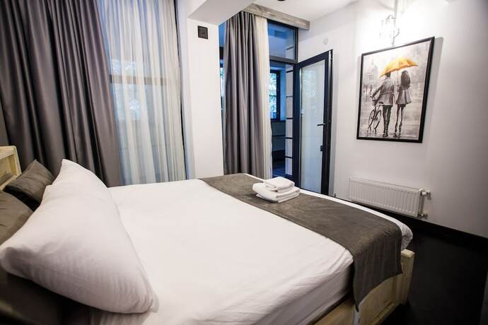 Imagen general del Hotel The Phoenix, Ereván. Foto 1