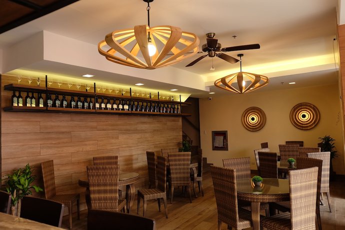 Imagen del bar/restaurante del Hotel The Piccolo Of Boracay. Foto 3