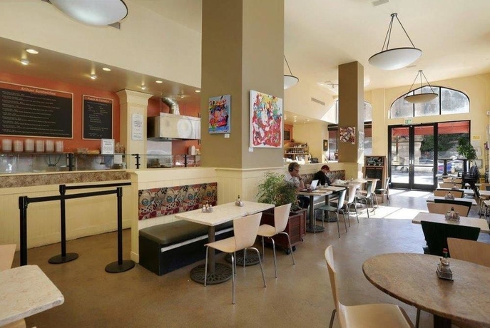 Imagen del bar/restaurante del Hotel The Pickwick. Foto 8