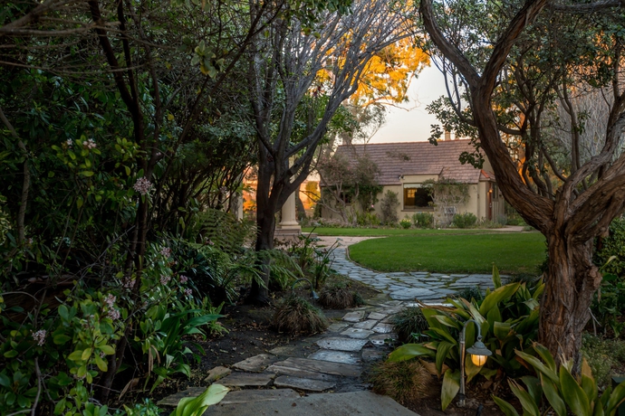 Imagen de los exteriores del Hotel The Pierpont Inn. Foto 8