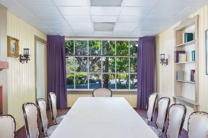 Imagen de los interiores del Hotel The Pierpont Inn. Foto 13