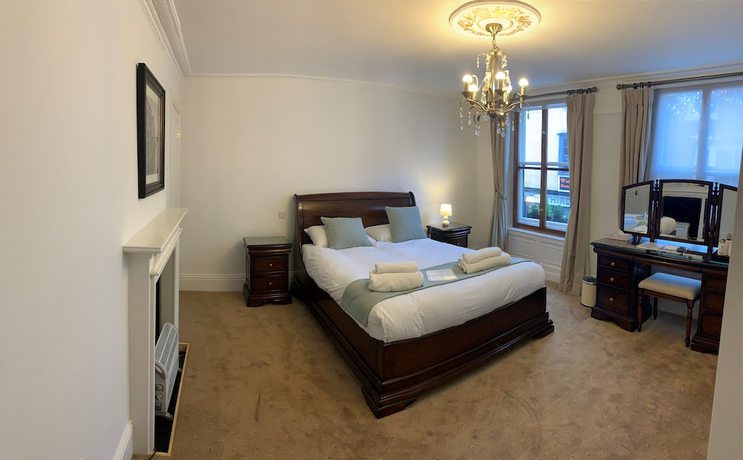 Imagen de la habitación del Hotel The Pilgrims. Foto 5