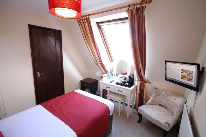 Imagen de la habitación del Hotel The Pilgrims. Foto 7