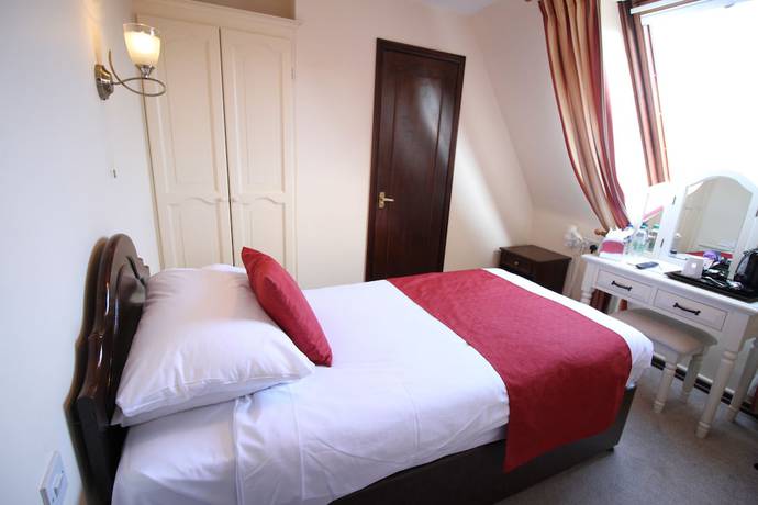 Imagen de la habitación del Hotel The Pilgrims. Foto 9