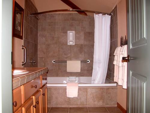 Imagen de la habitación del Hotel The Pines At Sunriver. Foto 3