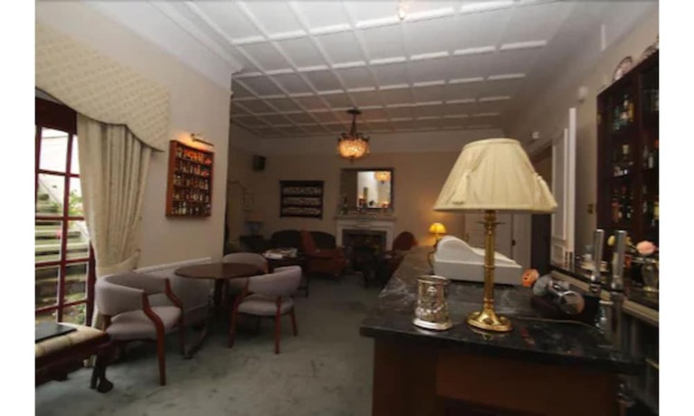 Imagen del bar/restaurante del Hotel The Pines. Foto 4