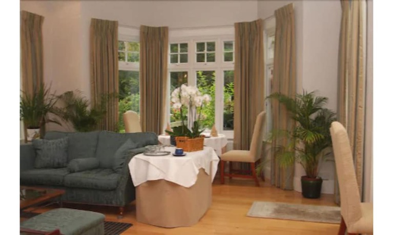 Imagen del bar/restaurante del Hotel The Pines. Foto 5