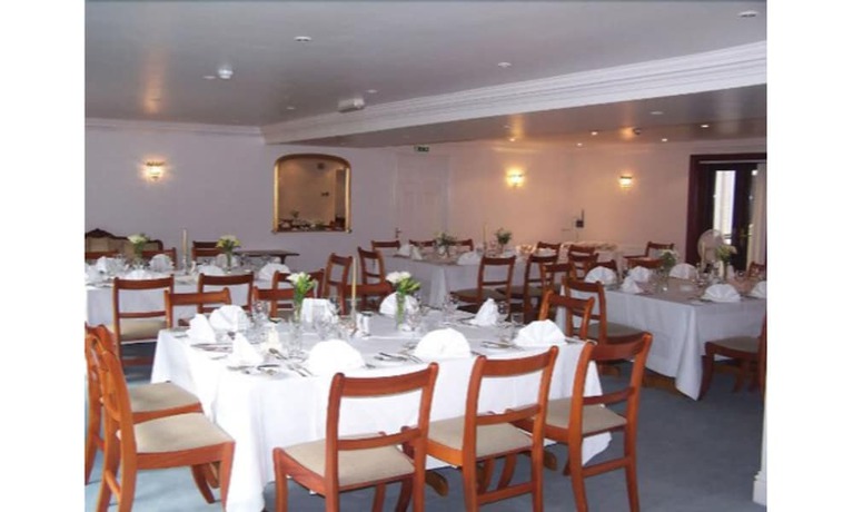 Imagen del bar/restaurante del Hotel The Pines. Foto 6