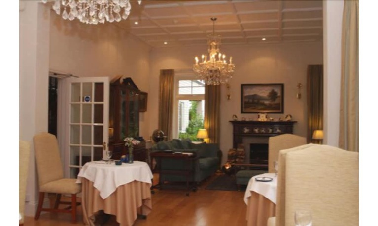 Imagen del bar/restaurante del Hotel The Pines. Foto 7