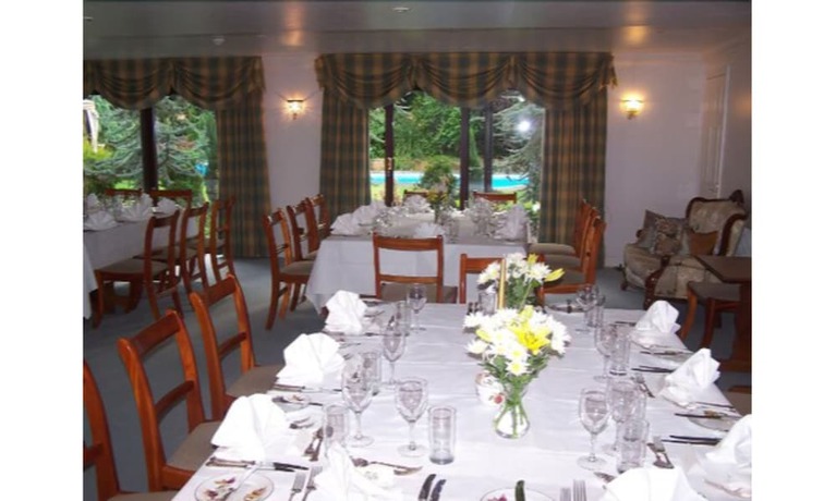 Imagen del bar/restaurante del Hotel The Pines. Foto 9