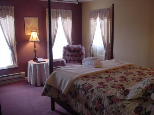 Imagen de la habitación del Hotel The Pines Inn. Foto 8