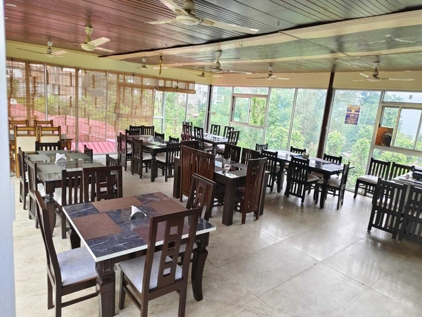 Imagen del bar/restaurante del Hotel The Pines Mountain View. Foto 2