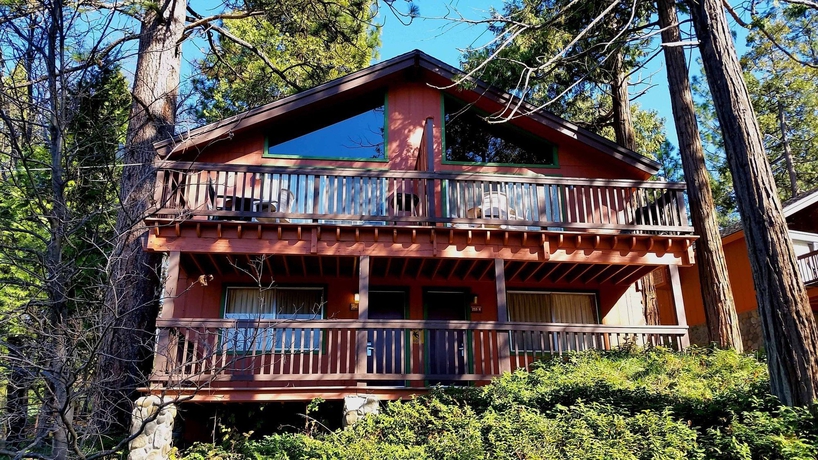 Imagen de los exteriores del Hotel The Pines Resort. Foto 8