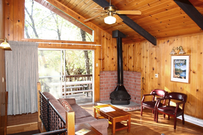 Imagen de la habitación del Hotel The Pines Resort. Foto 7