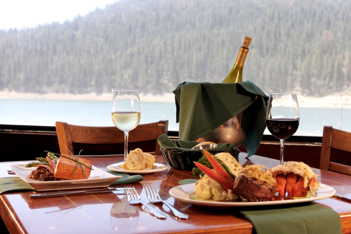 Imagen del bar/restaurante del Hotel The Pines Resort. Foto 5