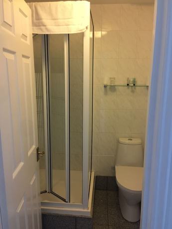 Imagen de la habitación del Hotel The Pines, Slough. Foto 14