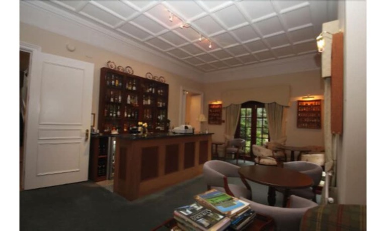 Imagen de los interiores del Hotel The Pines, Slough. Foto 20