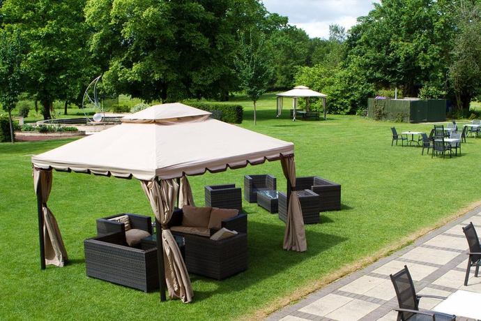 Imagen de los exteriores del Hotel The Pinewood. Foto 7