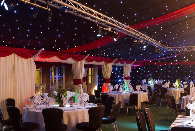 Imagen de los interiores del Hotel The Pinewood. Foto 11