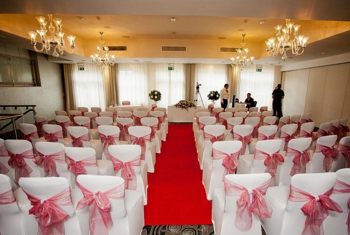 Imagen de los interiores del Hotel The Pinewood. Foto 14