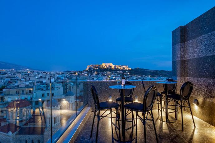Imagen de los interiores del Hotel The Pinnacle Athens. Foto 9