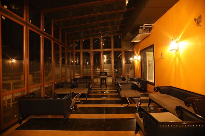 Imagen del bar/restaurante del Hotel The Pinnacle Inn Sarnath. Foto 3