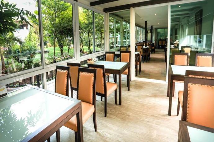 Imagen del bar/restaurante del Hotel The Pino Pak-Chong. Foto 3