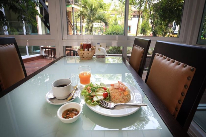 Imagen del bar/restaurante del Hotel The Pino Pak-Chong. Foto 4