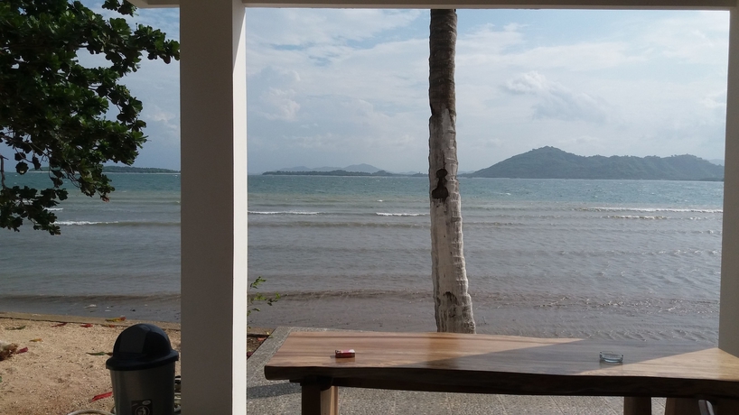 Imagen del bar/restaurante del Hotel The Place Beach Bungalows. Foto 3