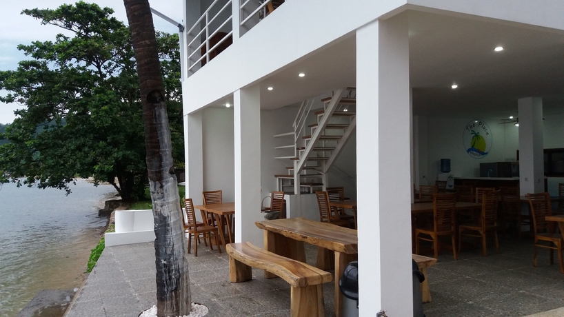 Imagen del bar/restaurante del Hotel The Place Beach Bungalows. Foto 5