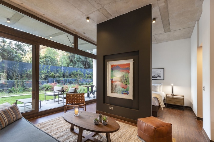 Imagen de la habitación del Hotel The Place, Santiago Centro. Foto 2