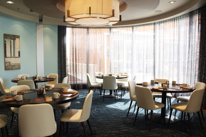 Imagen del bar/restaurante del Hotel The Platinum. Foto 2