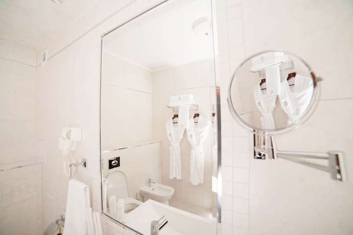 Imagen de la habitación del Hotel The Plaza, Almaty. Foto 3