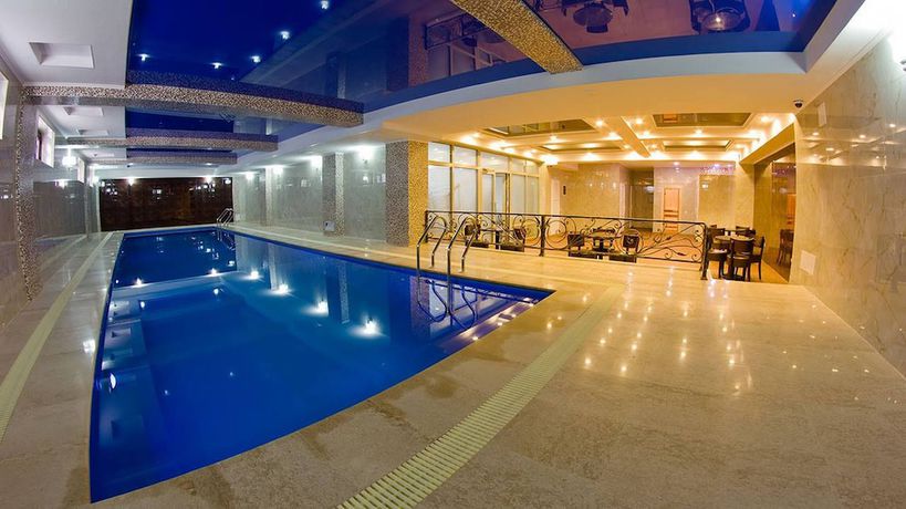 Imagen de la piscina del Hotel The Plaza, Almaty. Foto 19