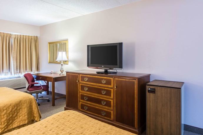 Imagen de la habitación del Hotel The Plaza Inn and Suites. Foto 3