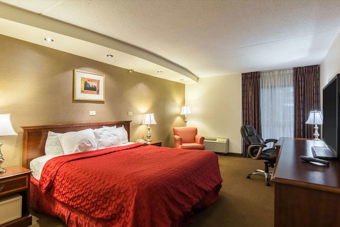 Imagen de la habitación del Hotel The Plaza Inn and Suites. Foto 5