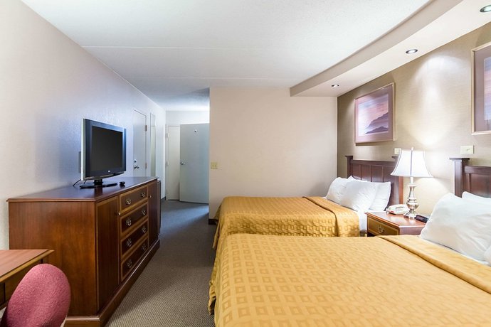 Imagen de la habitación del Hotel The Plaza Inn and Suites. Foto 7