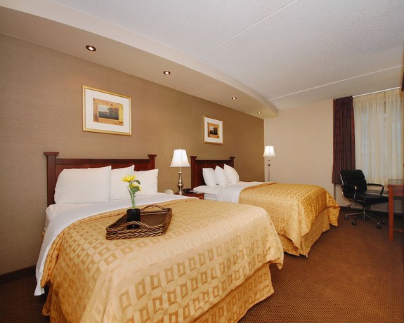 Imagen de la habitación del Hotel The Plaza Inn and Suites. Foto 8