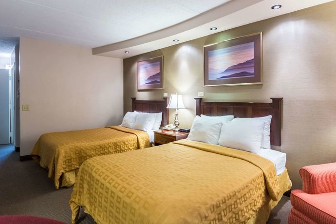 Imagen de la habitación del Hotel The Plaza Inn and Suites. Foto 9