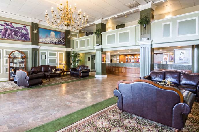 Imagen de los interiores del Hotel The Plaza Inn and Suites. Foto 18