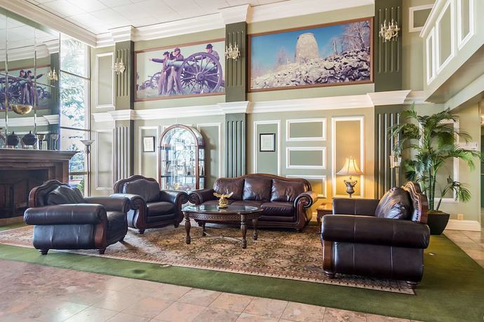 Imagen de los interiores del Hotel The Plaza Inn and Suites. Foto 19