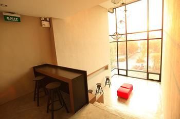 Imagen de los interiores del Hotel The Plubpla Serviced Apartment. Foto 13