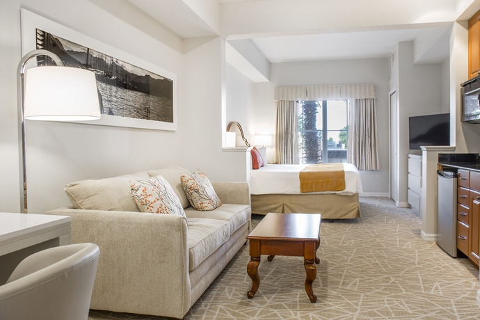 Imagen de la habitación del Hotel The Point and Suites. Foto 4