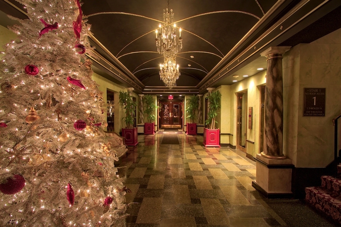 Imagen de los interiores del Hotel The Pontchartrain. Foto 16